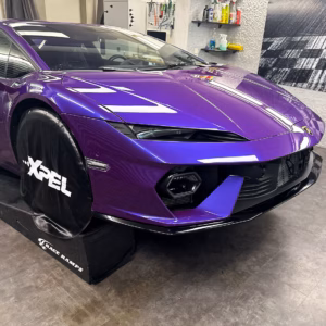 Lamborghini komplett eingepackt in unsichtbare Lackschutzfolie.